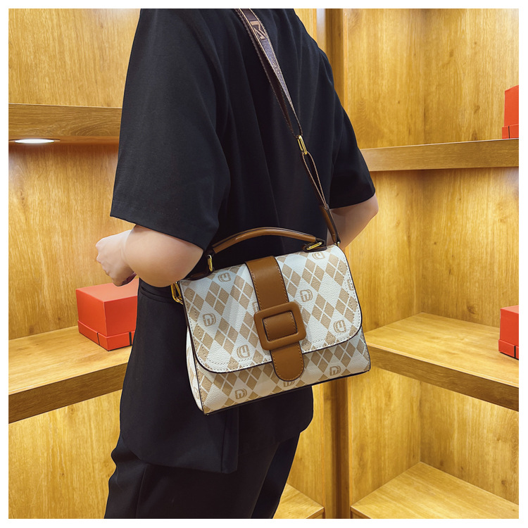 French niche design women's 2023 new fashion printed portable small square broadband one shoulder crossbody bag_voghion.com