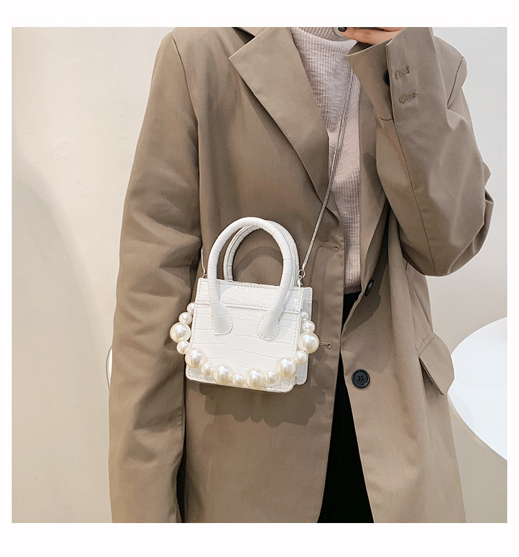 New Trendy Fashion Pearl Chain Messenger Bag display picture 7