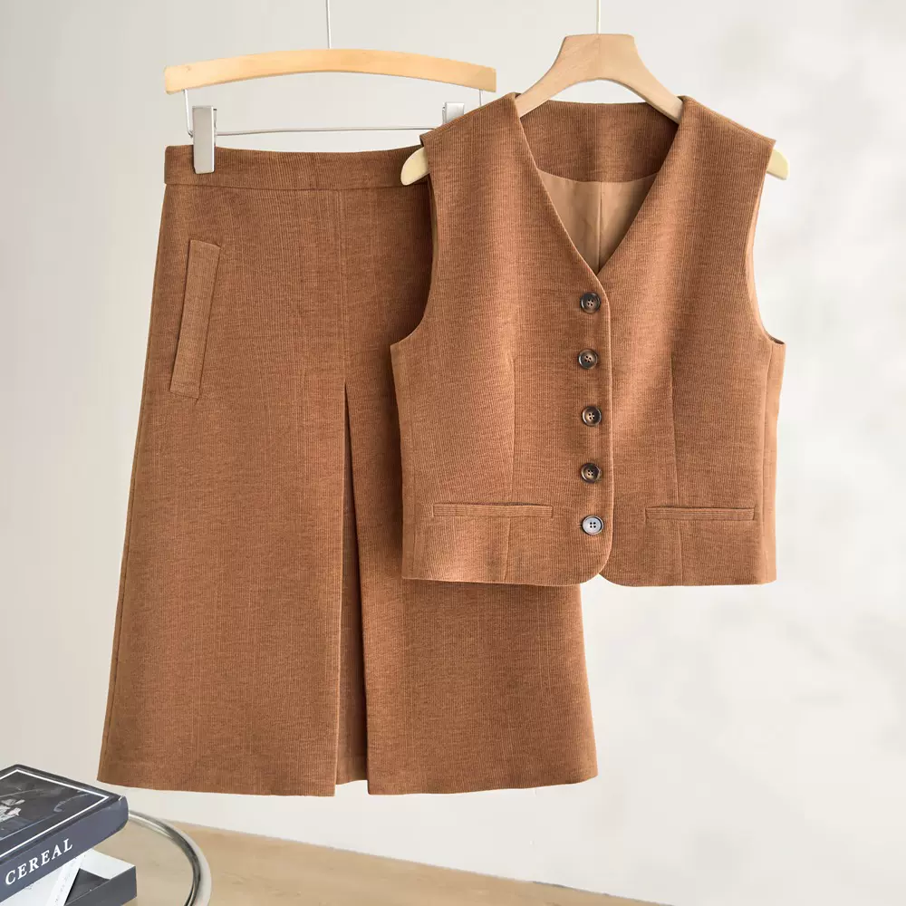 恩迪驼色百搭灯芯绒马甲背心半身裙两件套女士冬叠穿时尚套装