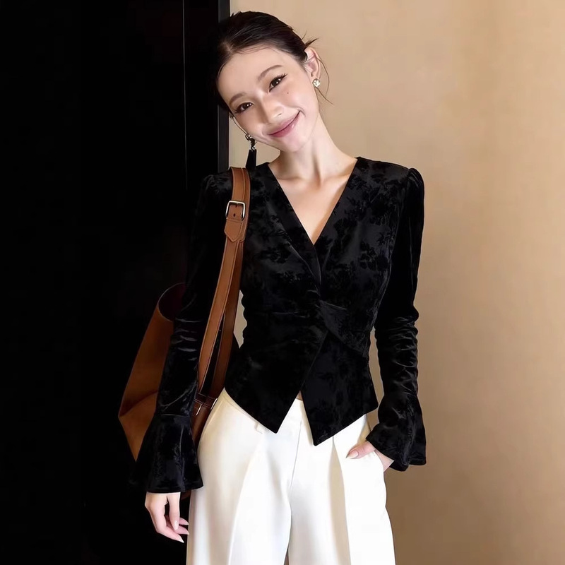 French Retro Lace Velvet Shirt for Women 2026 Spring New Design Niche Hot Girl V-Neck A10344
