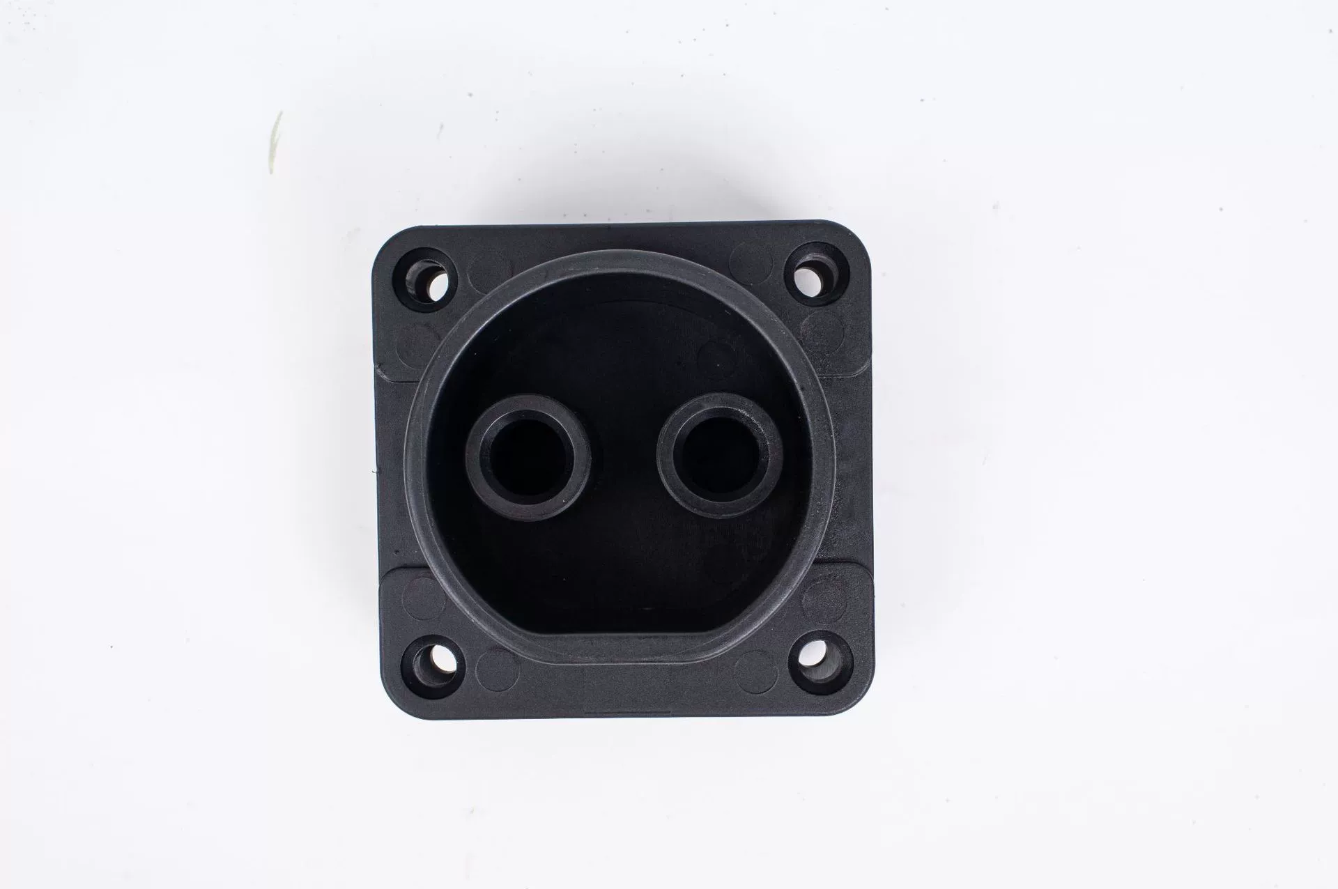 Electric bracket with accessories charging