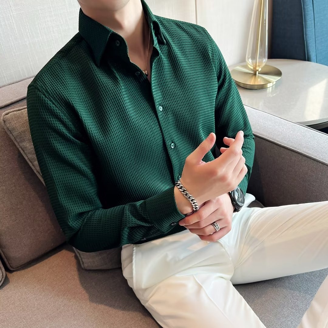 高级感无痕弹力正装衬衫男士修身商务墨绿色痞帅条纹休闲免烫衬衣