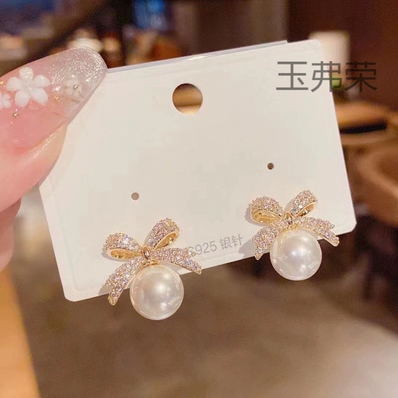 Серебряная игла, бусины с бантом из жемчуга, дизайн серьги, серебро 925 образец, стиль легкая роскошь, тренд сезона