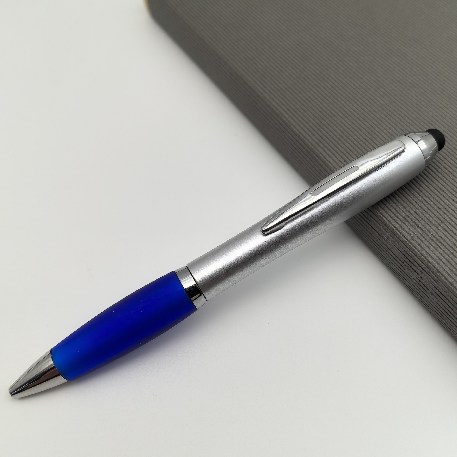 Pintura clásica torsión lápiz de pulverización plata calabaza lápiz táctil bolígrafo publicitario regalos rotación pantalla táctil bolígrafo personalizado