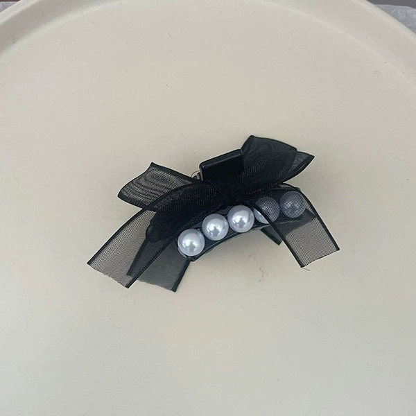 Crab pin pearl