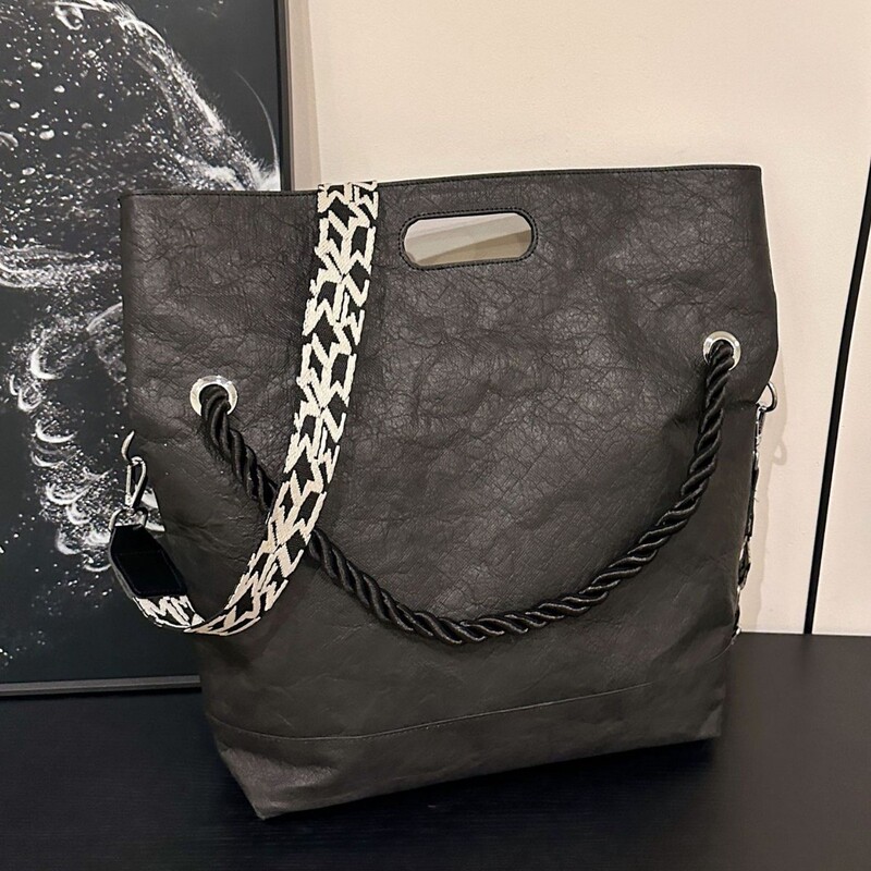 Trendy Versatile Crossbody Bag, Fashionable Underarm Bag, 2025 Autumn and Winter Retro Large-Capacity Washable Kraft Paper Tote Bag