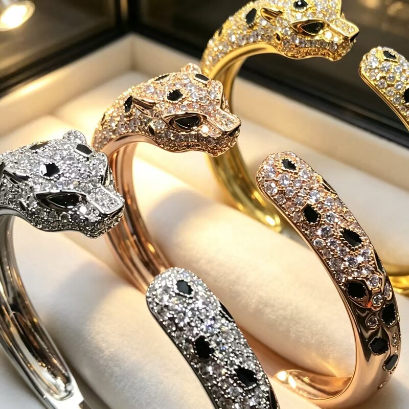 Cross-border foreign trade live broadcast: Full-diamond double-headed leopard bracelet, gold-plated black enamel, hip-hop niche style, unisex open bangle