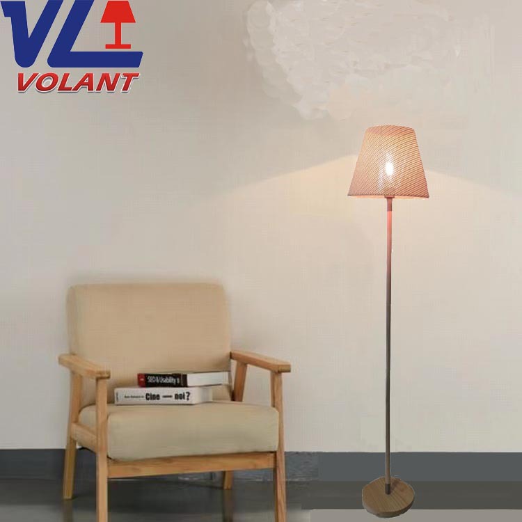 Estilo nórdico de lujo ligero transfronterizo sala de estar dormitorio estudio ambiente minimalista lámpara de piso tejida al por mayor protector de ojos