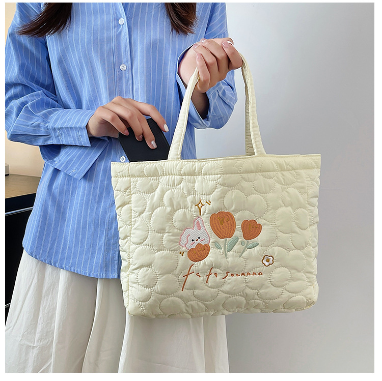 2023 Borsa da donna nuova Borsa a mano con coniglio tulipano ricamato Borsa da ascella per pendolari per ragazza carina cartone animato di grande capacità_voghion.com