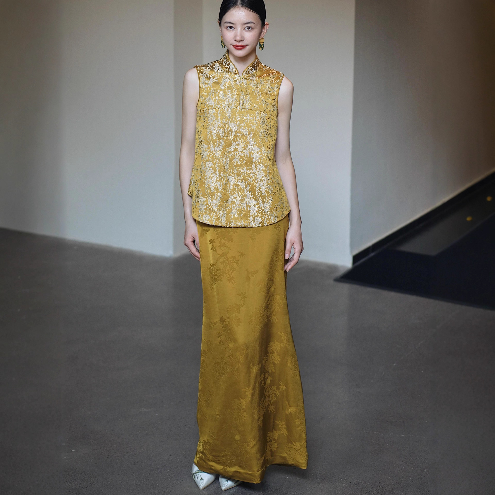 New Chinese Style Dressing Gown for Female Brides, Chinese Style Sleeveless Cheongsam Two-Piece Dress, Wedding Banquet Toast Suit