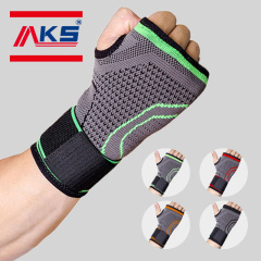 Badminton cycling handguards powerlifting fitness thumb gloves wrapped around the wrist pressurized sports straps wristbands