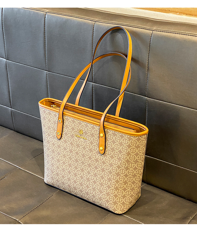 Nowa gorąca sprzedaż damska torba lekka luksusowa damska torba dojazdowa duża pojemność modna torba popularna prosta duża torba 2023_voghion.com