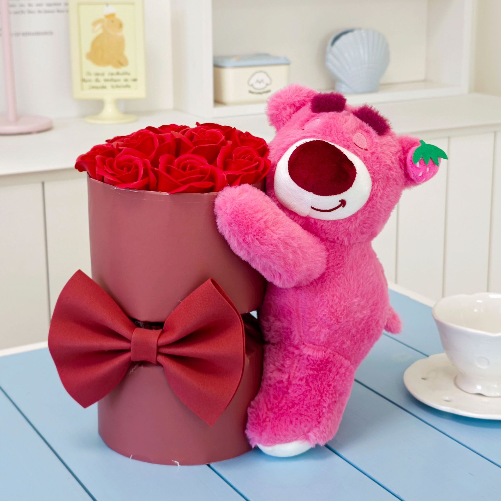 Ramos de fresas, flores de regalo de cumpleaños, flores de imortalidad, flores de rosa, flores de muñeca, flores de abrazo, barril de novia, flores de simulación