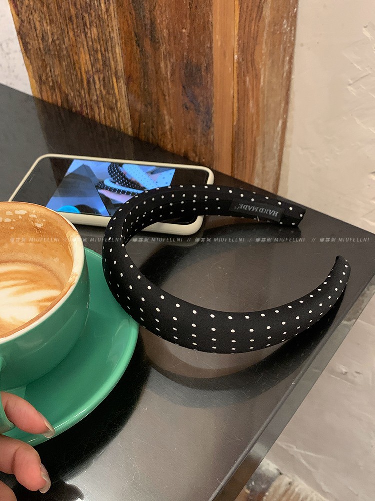 Black wide edge polka dots, about 3cm wide