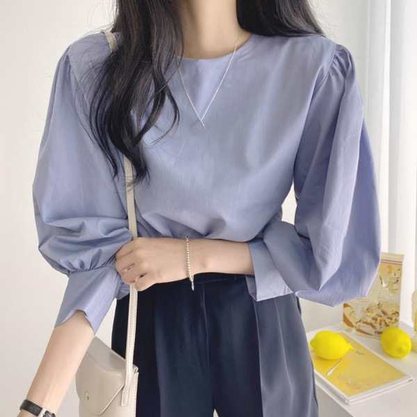 Spring retro fashionable design shirt with a round collar