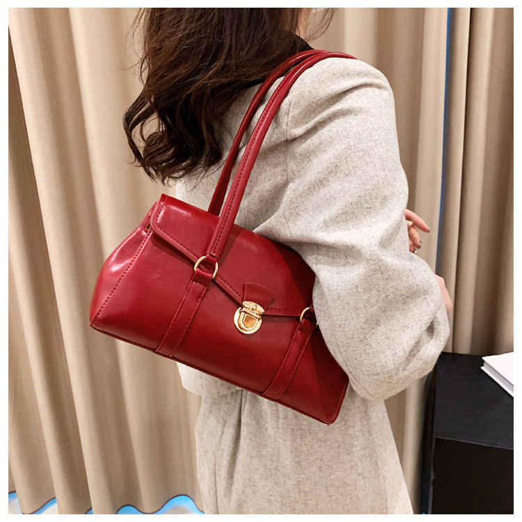 Women's Medium Pu Leather Solid Color Elegant Lock Clasp Underarm Bag display picture 14