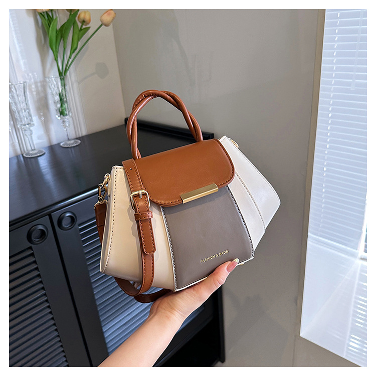 577g Weight Polyester Lining Material Zipper Closure Type Single Shoulder Strap Strap Type Crossbody Bag Bags Type Casual, Daily Occasion Pu Leather Material Color Block Pattern All Seasons Season Women's Gender Streetwear Style Square Shape Medium Size Women's Medium Pu Leather Color Block Streetwear Square Zipper Crossbody Bag 27