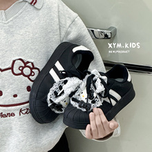2025年冬季新款儿童休闲鞋韩版可爱Kitty蕾丝加绒女童贝壳头板鞋