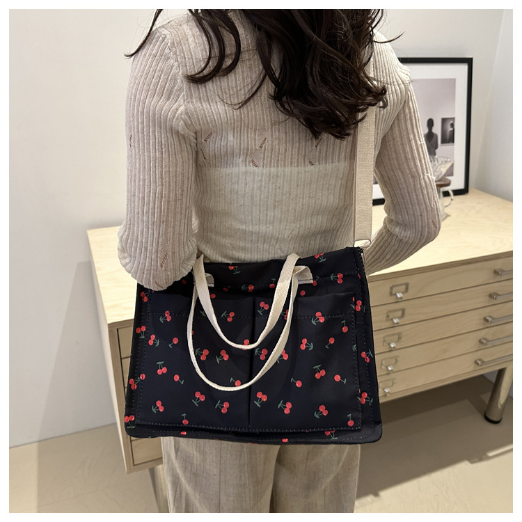 Large-capacity canvas student class 2024 Autumn new Korean-style trendy and personalized printed tote handbag for women undefined