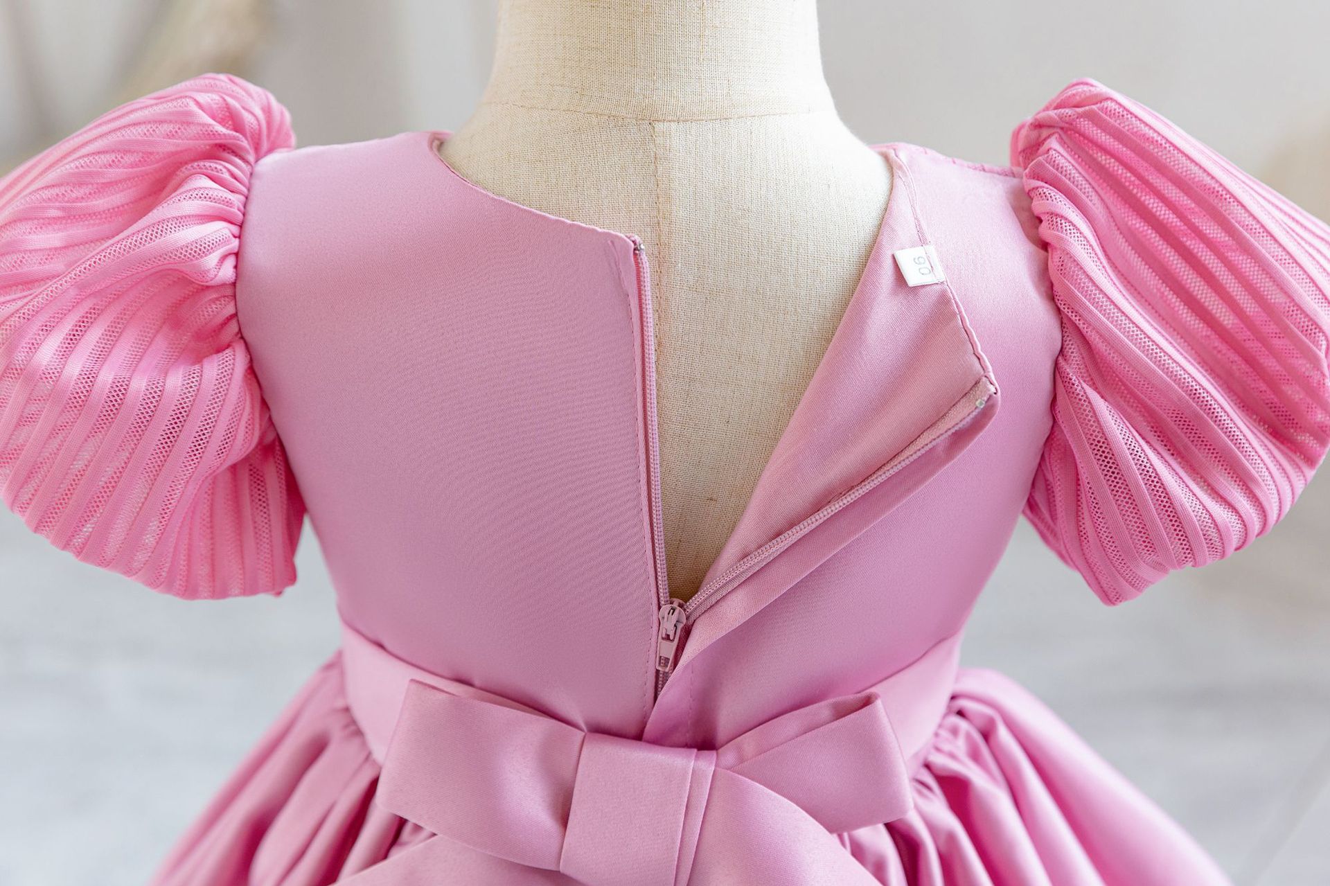 Robe d'anniversaire pour enfant Robe d'anniversaire pour enfant Robe de princesse de première année à rayures en satin avec nœud_voghion.com