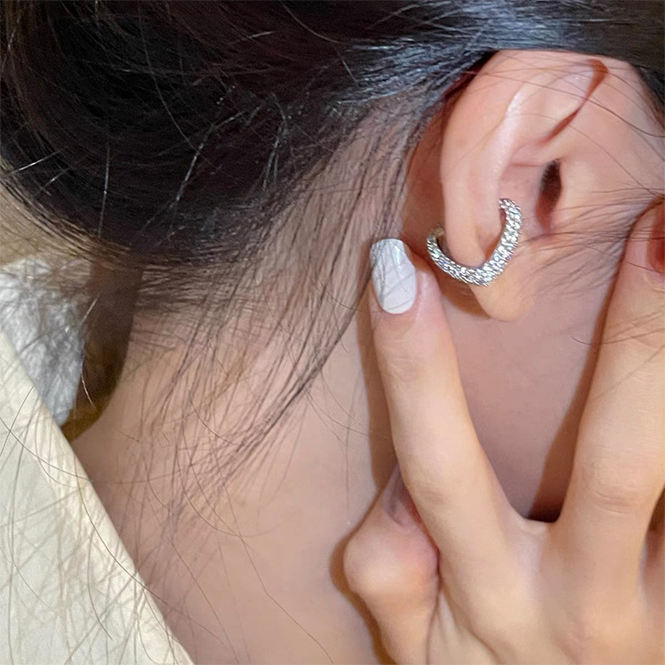 小众设计感满钻爱心耳骨夹女韩国个性简约百搭气质无耳洞耳环耳饰