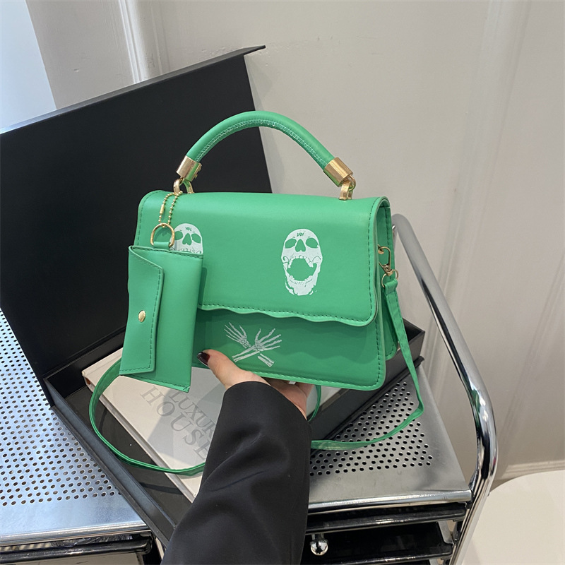 Bolso de hombro casual para mujer 2024 nuevo bolso cuadrado pequeño portátil de moda de moda bolso de mensajero con estampado de calavera de personalidad popular