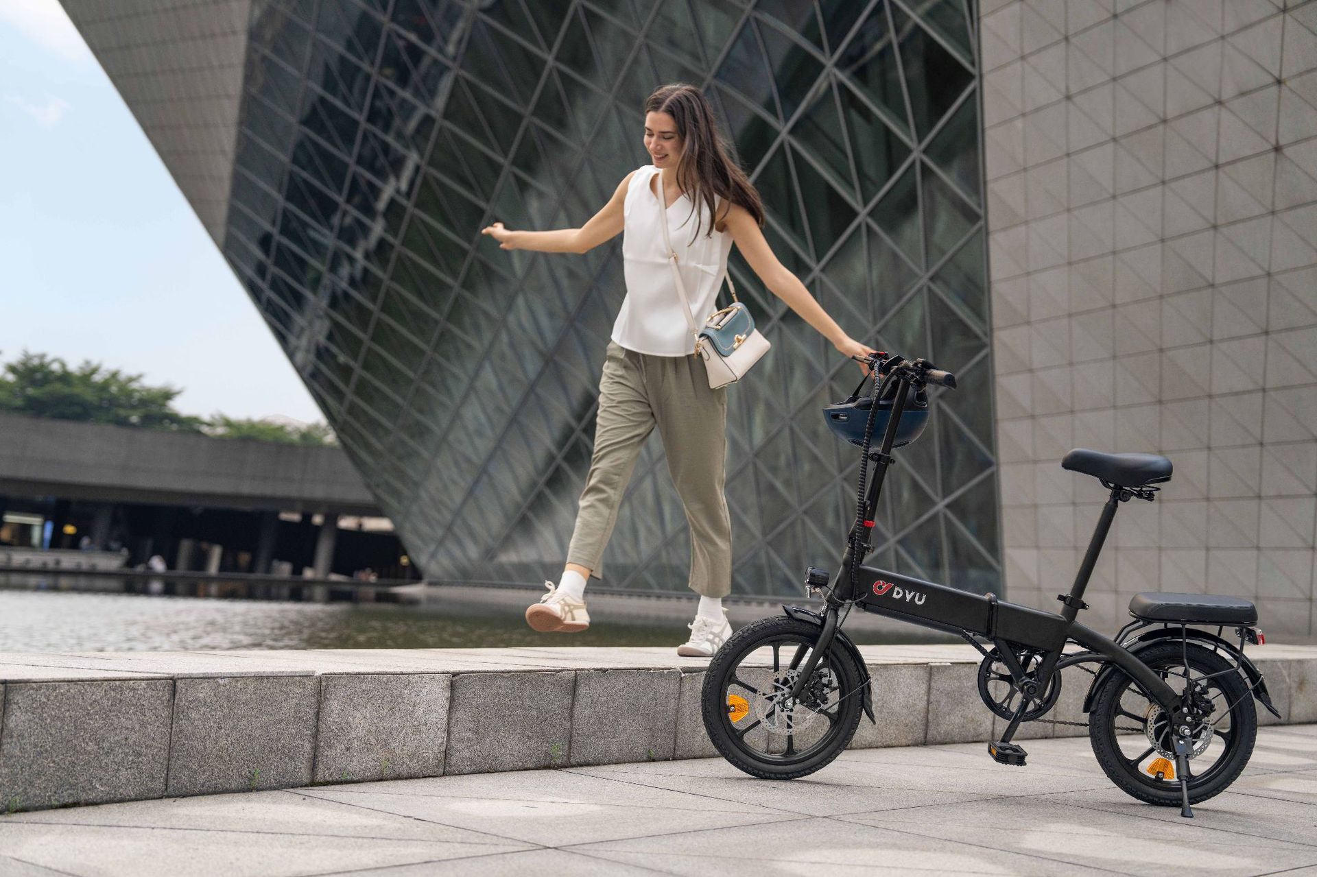 Cross-border wholesale from Dayu Factory: New lithium battery long-range folding electric assist bicycle for men and women