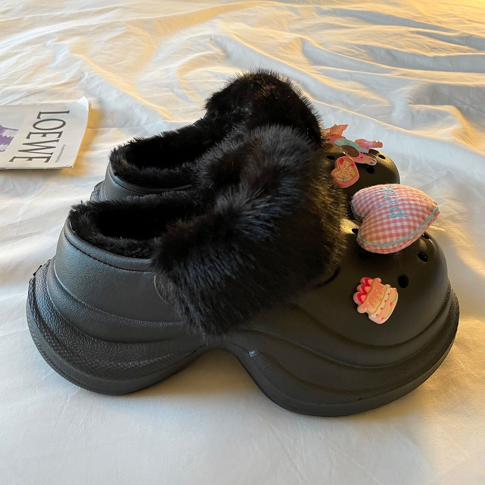 毛绒时尚加绒厚底洞洞鞋女2025年新款秋冬百搭增高保暖棉拖鞋外穿