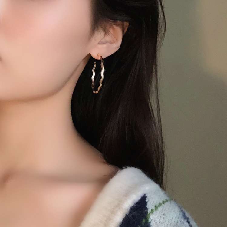 Fashion Geometric Wave Big Circle Alloy Earrings Wholesale display picture 6