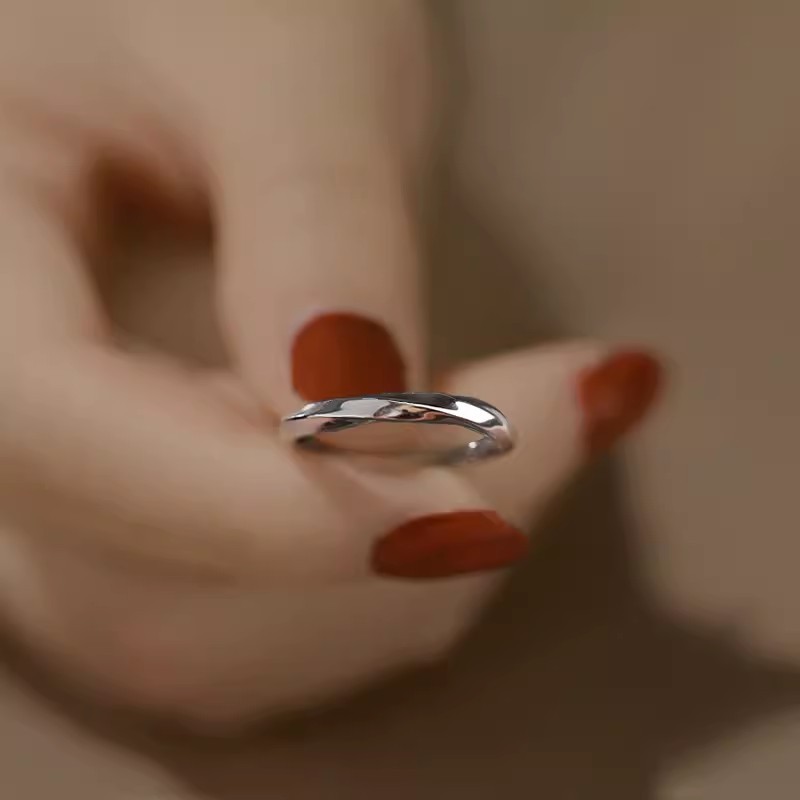 Matte Möbius Ring for Women, Simple Ins-Style Plain Ring with a High-End Feel, Niche Design, Light Luxury Open-Ended Ring