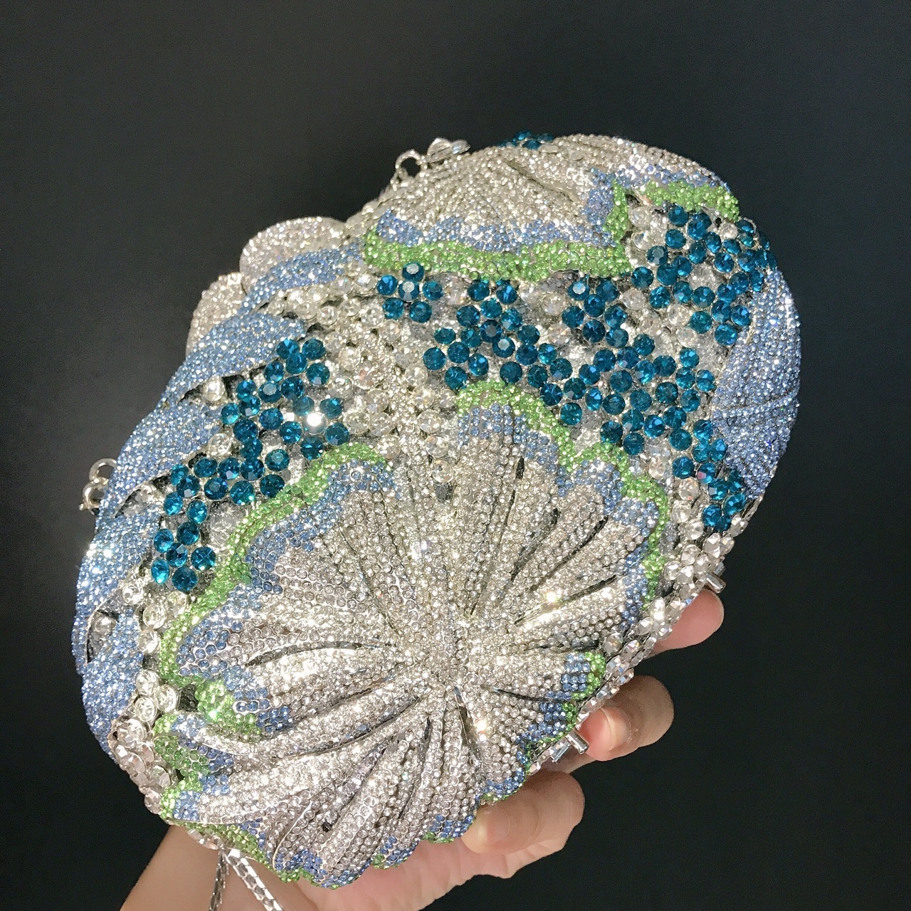 Selección estricta de flores huecadas transfronterizas, bolsas de banquete de diamantes, bolsas de maquillaje de diamantes, embrague de gemas azules