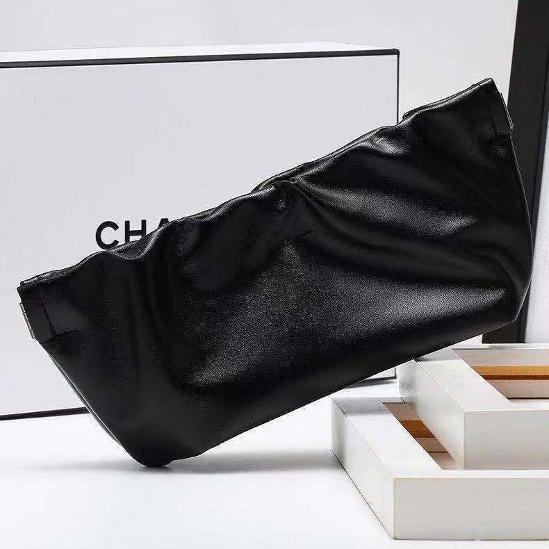 New Cloud-Shaped Glasses Case, Large Capacity, Portable Multifunctional Storage Bag for Large-Frame Sunglasses, Gift, Ins-Style New Cloud-Shaped Glasses Case, Large Capacity, Portable Multifunctional Storage Bag for Large-Frame Sunglasses, Gift, Ins-Style