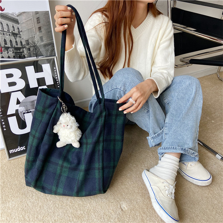 0981 Simple ins checkered woolen single-shoulder bag, hand-held cloth bag, student large-capacity shopping bag, laid-back style women's bag undefined