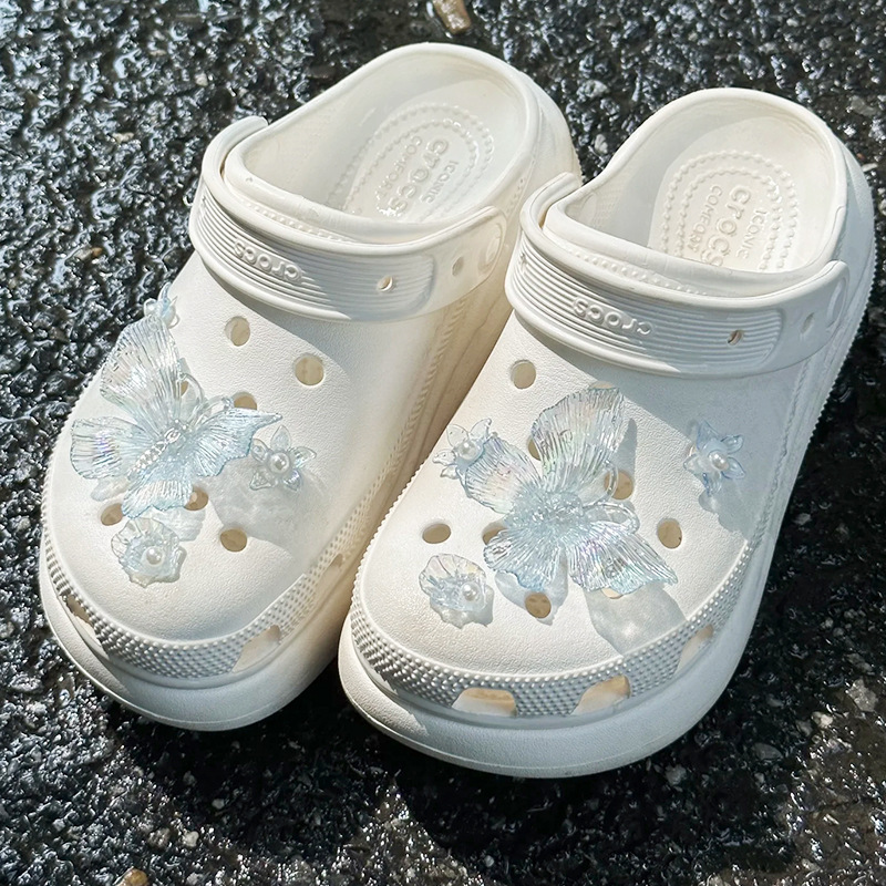 赤い本の同じタイプの宝石の鎖の穴の靴の真珠の部品は少女の粉の穴の靴の花の靴のボタンを取り外します。|undefined