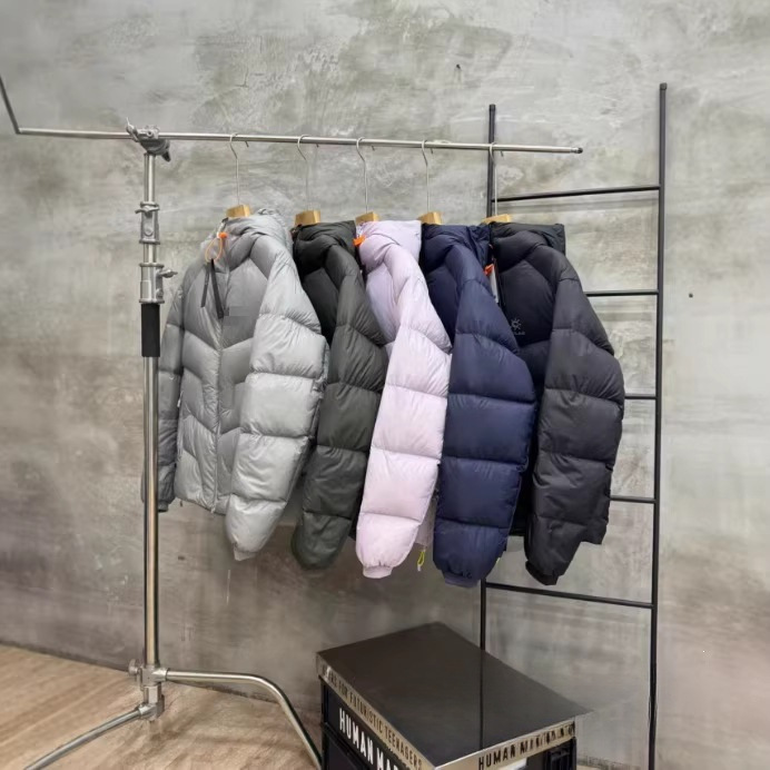 Little Sun Lightweight and Easy to Store Outdoor Hooded Goose Down Jacket for Hiking and Mountaineering, Wholesale for Men and Women, Black Cotton Little Sun Lightweight and Easy to Store Outdoor Hooded Goose Down Jacket for Hiking and Mountaineering, Wholesale for Men and Women, Black Cotton
