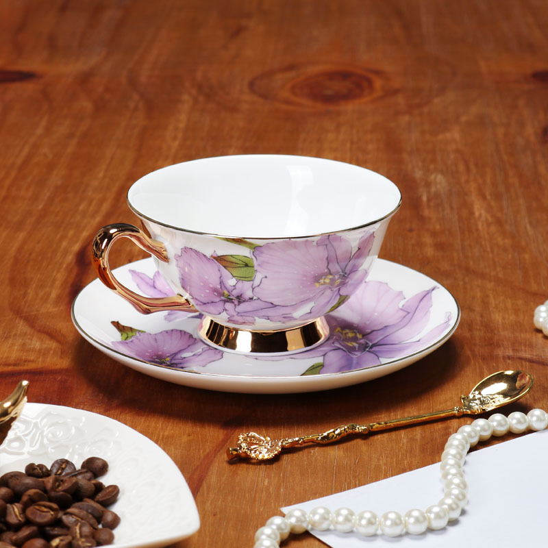 Taza de café exquisita de porcelana de hueso, platillo, taza de té negro de cerámica, regalo, taza de agua de porcelana de hueso de alta gama, juego de regalo