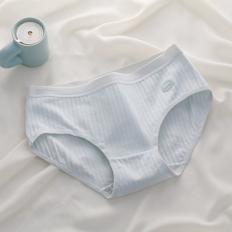 Удобное underwear средней посадки из хлопка в мягких цветах — идеальное повседневное и расслабляющее белье.