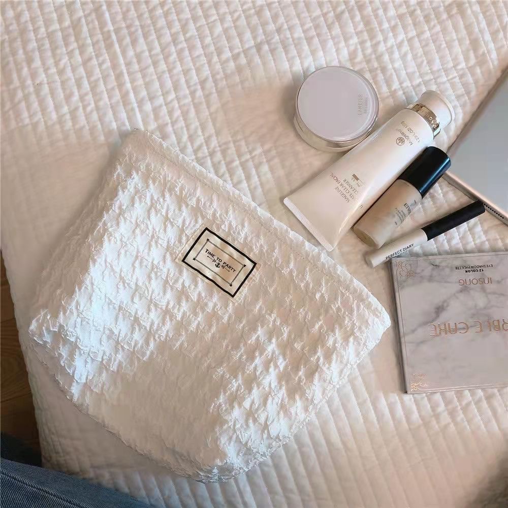 Bolsa de cosméticos original nicho diseño blanco y negro elegante a rayas retro artístico elegante portátil de mano bolsa de cosméticos al por mayor