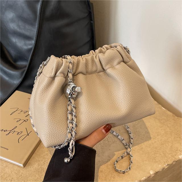 Bolso popular de este año bolso de mujer 2023 nuevo diseño de nicho bolso de hombro de la cadena textura versátil bolso de cubo popular