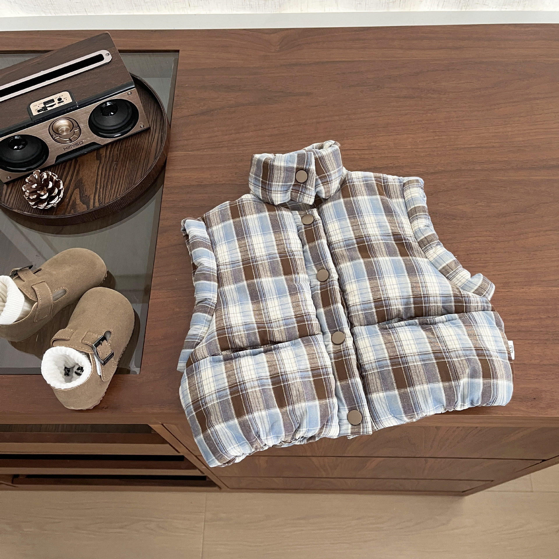 Niños chaleco de algodón de invierno 2025 nuevo estilo cool niño algodón intercalado chaleco a cuadros grueso vestido de bebé hombro