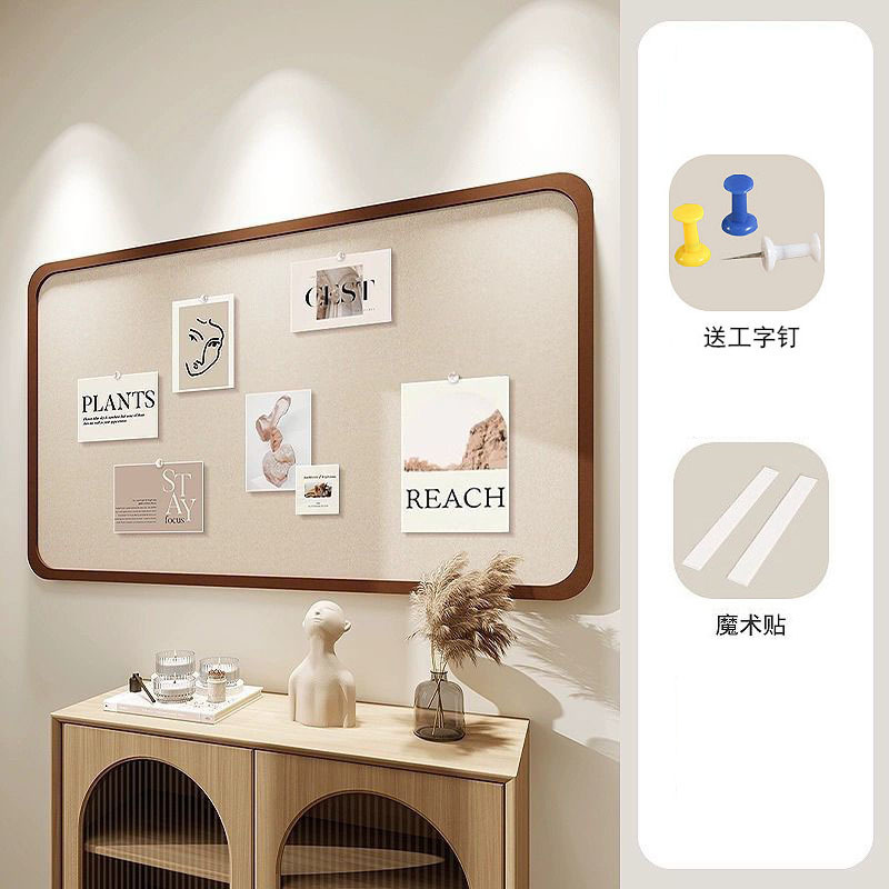 写真の壁のフェルトの板の壁は伝言板を貼って展示します。|undefined