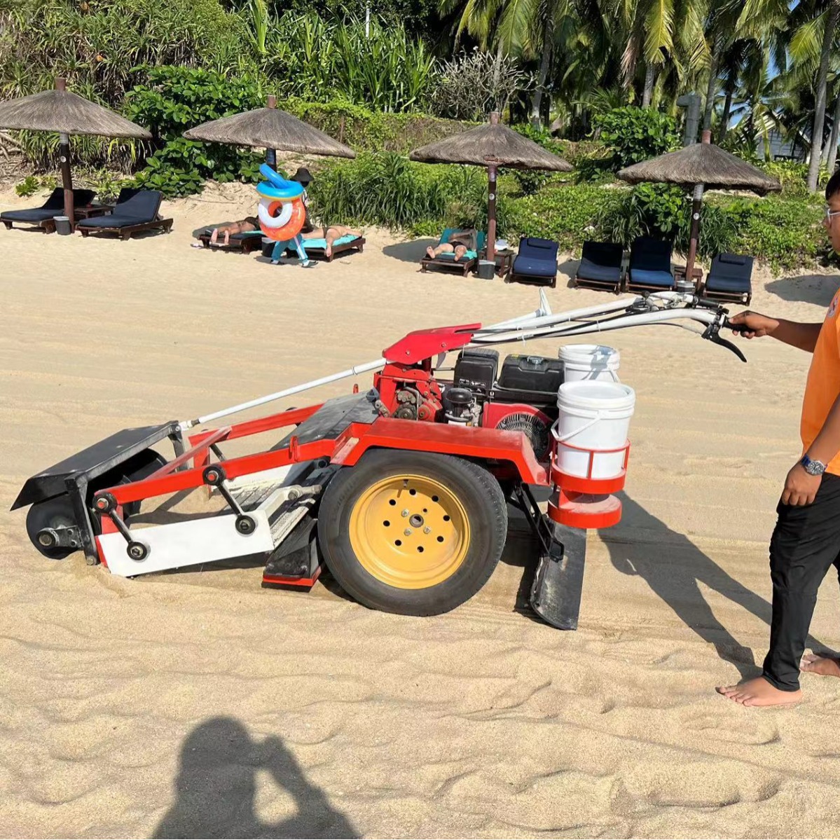 源头工厂手推沙滩清洁车 沙滩卫生整理清扫车 小型汽油沙滩清洁机