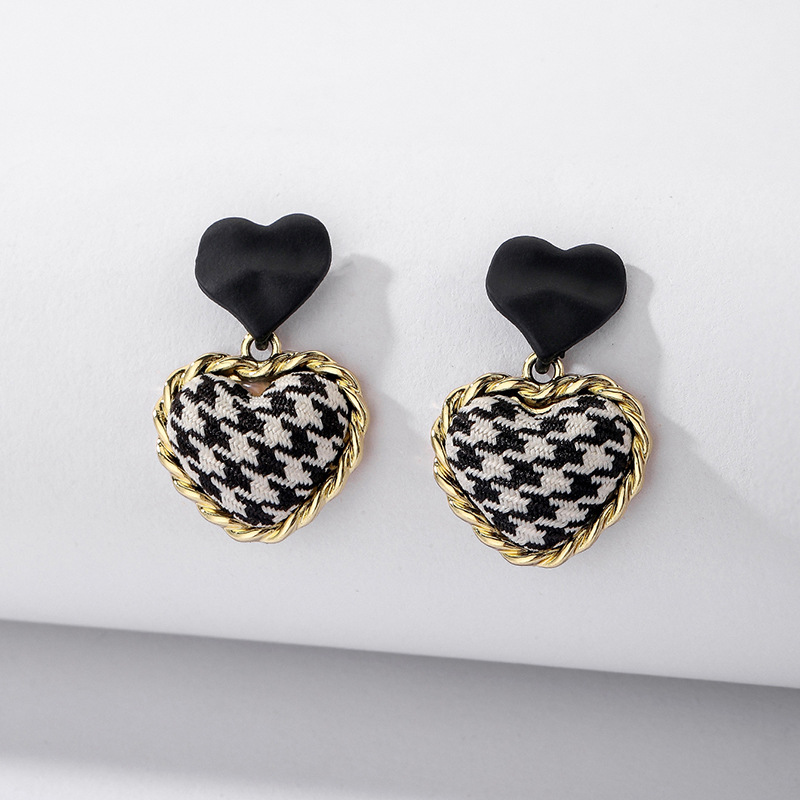 Fall Winter Retro Fabric Houndstooth Heart Earrings Fashion Color Contrast Checked Earrings display picture 7