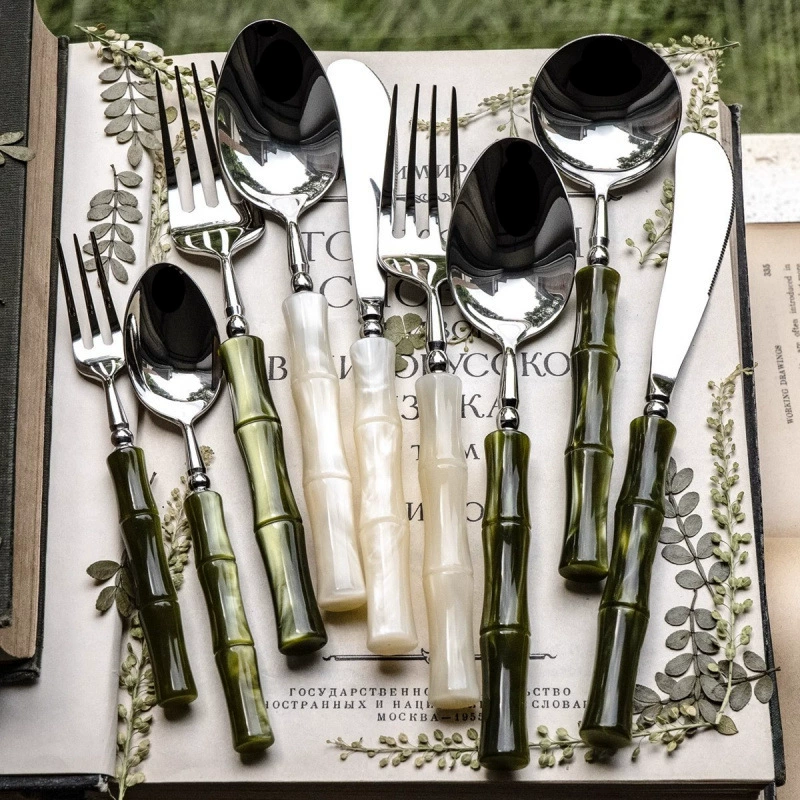 Итальянский дизайнер из нержавеющей стали 304, доступный роскошный ретро-перламутровый бамбуковый ручка, имитация нефрита, набор ножей для западной кухни, ложек и вилок