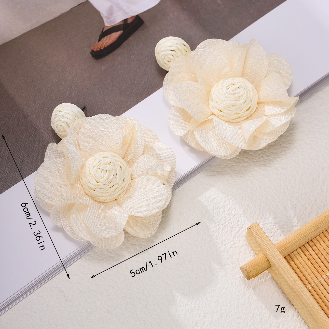 1 Pair Elegant Flower Raffia Iron Drop Earrings display picture 1