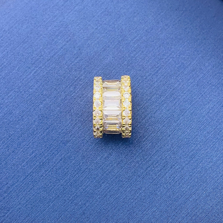 百種類のペンダントは心のままにファッションの経典を配合します。カップルの美しいペンダントは親友のアクセサリーを送ります。