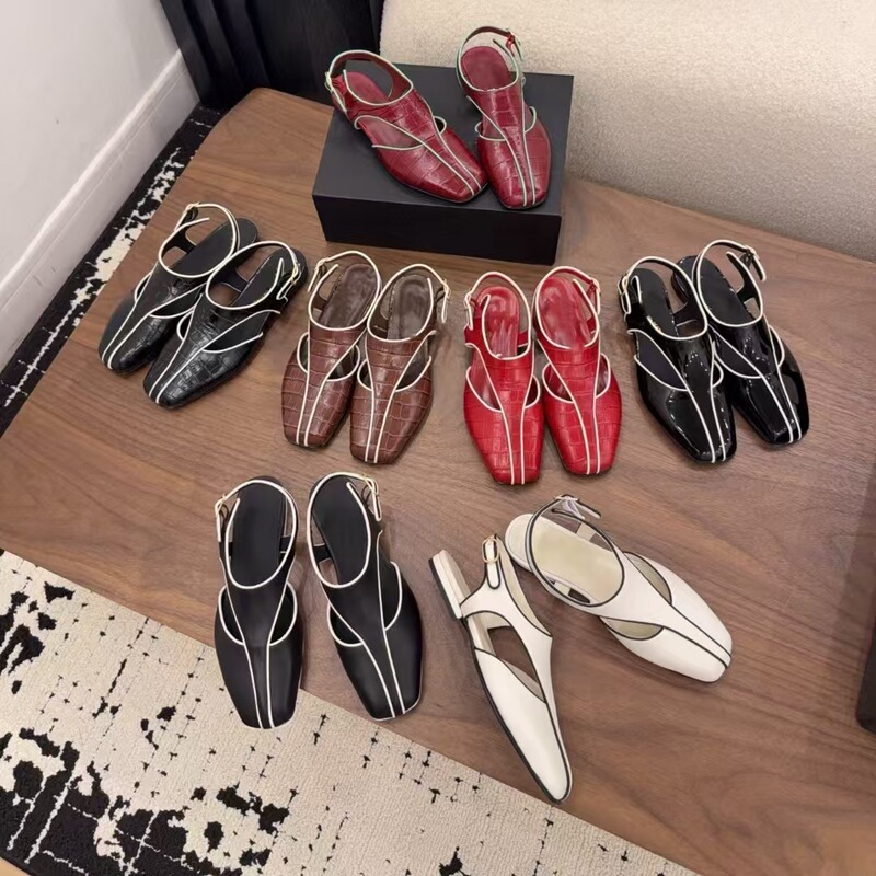 New French-Style High-End Chanel-Inspired Flat Sandals with Crocodile Pattern, Square Toe, Cross Straps, Versatile Flat Closed-Toe Sandals New French-Style High-End Chanel-Inspired Flat Sandals with Crocodile Pattern, Square Toe, Cross Straps, Versatile Flat Closed-Toe Sandals