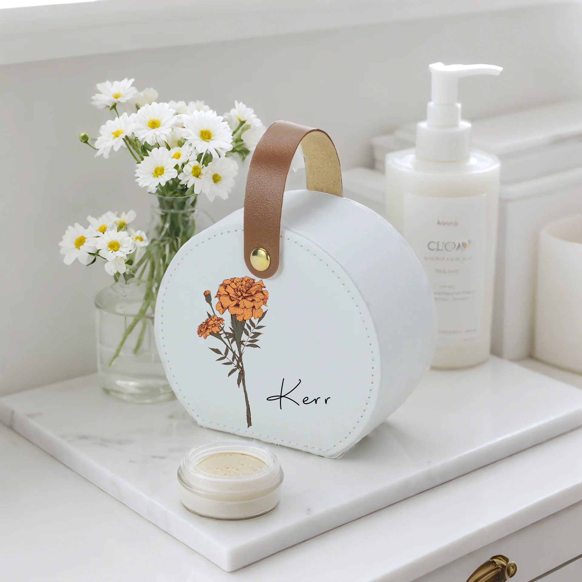 흰색; 길이 9 - 너비 10cm, 높이 4.5