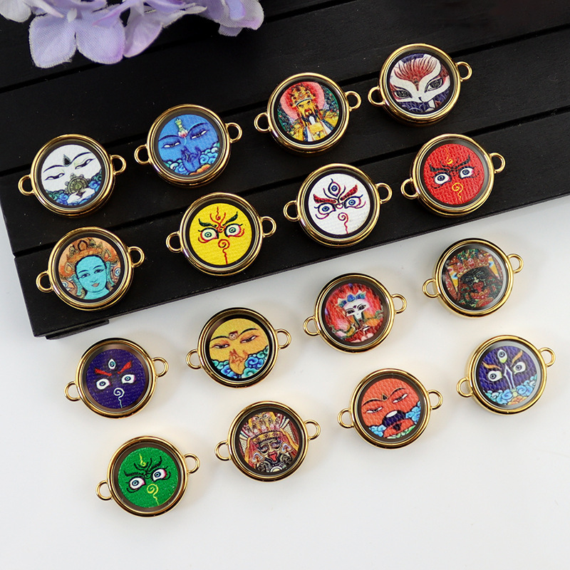 Wholesale Xizang-style small thangka zachilam five-way fortune nine-tail Fox gawu box double hanging ear pendant can hold things Wholesale Xizang-style small thangka zachilam five-way fortune nine-tail Fox gawu box double hanging ear pendant can hold things