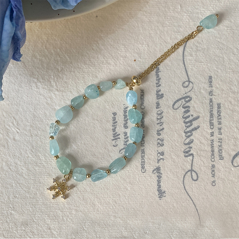 Elegant sophisticated adjustable bracelet with zircon